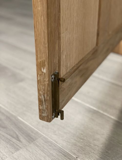 LARGE ANTIQUE OAK SCHOOL CUPBOARD - ADDITIONAL PHOTO 5