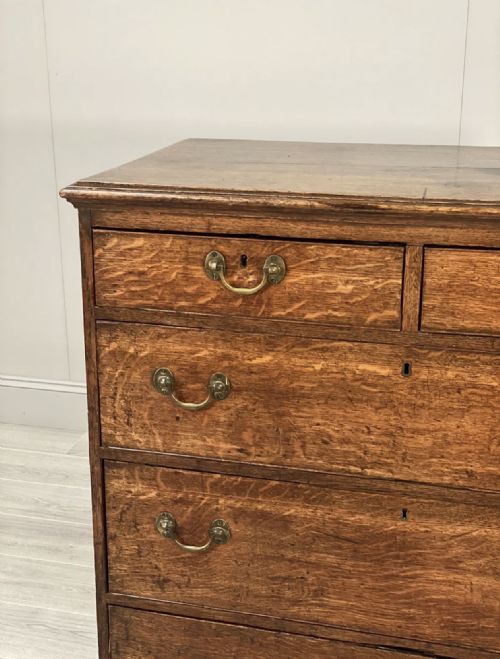 LARGE GEORGIAN OAK CHEST OF DRAWERS - ADDITIONAL PHOTO 2