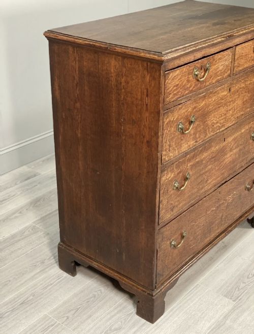 LARGE GEORGIAN OAK CHEST OF DRAWERS - ADDITIONAL PHOTO 4