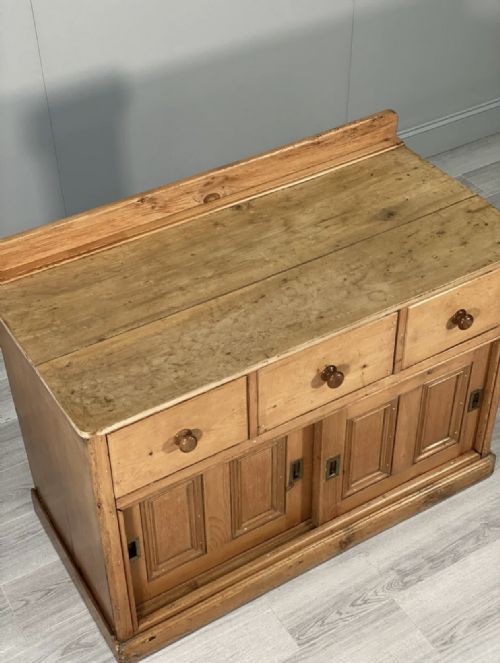 19TH CENTURY PINE SIDEBOARD SERVER WITH SLIDING DOORS - ADDITIONAL PHOTO 8