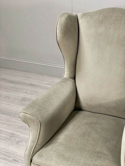 A PAIR OF PETITE EDWARDIAN WINGBACK ARMCHAIRS - ADDITIONAL PHOTO 6
