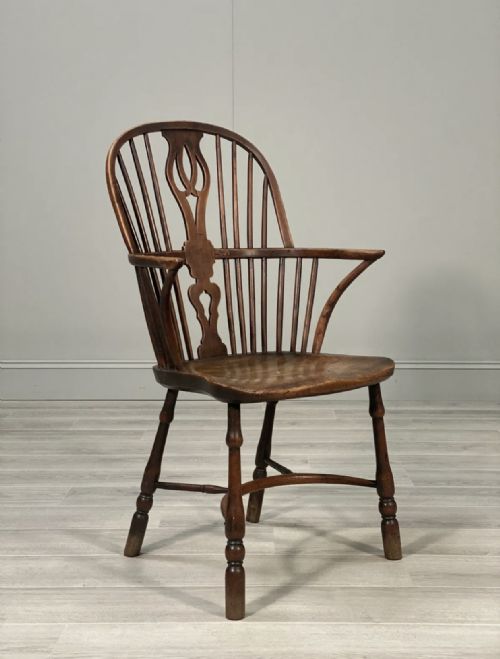 19th century elm windsor chair - CATEGORY: ANTIQUE CHAIRS - DATED 19TH CENTURY