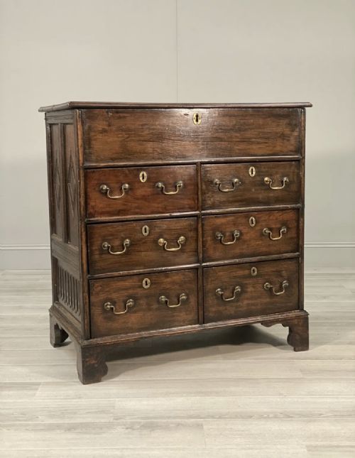 early 18th century oak chest of drawers - CATEGORY: ANTIQUE CHEST OF DRAWERS - DATED 18TH CENTURY