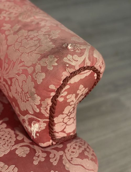 A DEEP SEATED 19TH CENTURY COUNTRY HOUSE ARMCHAIR - ADDITIONAL PHOTO 3