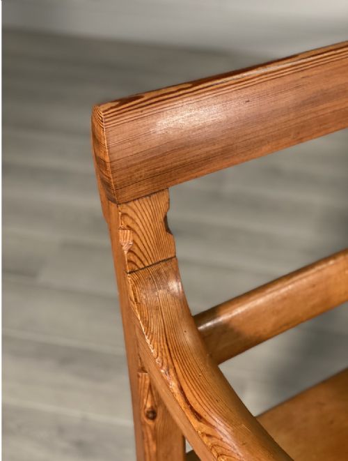 LARGE 19TH CENTURY PINE BENCH - ADDITIONAL PHOTO 2