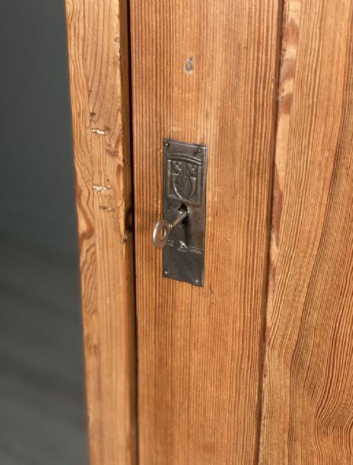 ANTIQUE PINE LARDER CUPBOARD - ADDITIONAL PHOTO 6