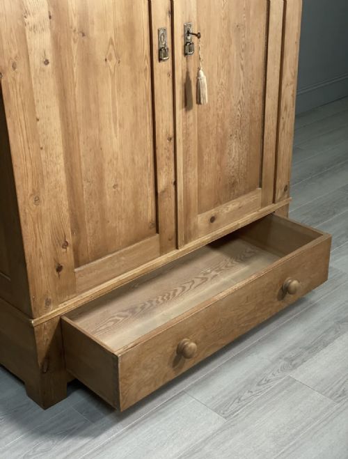 19TH CENTURY PINE HALL CUPBOARD - ADDITIONAL PHOTO 3