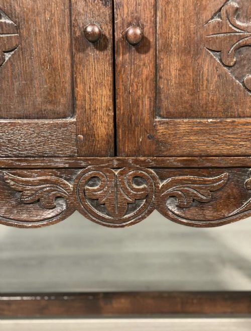 SMALL 17TH CENTURY STYLE CARVED OAK CABINET - ADDITIONAL PHOTO 3