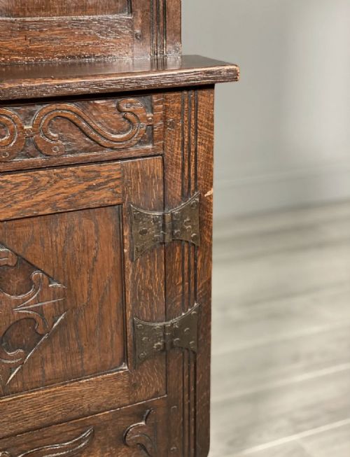 SMALL 17TH CENTURY STYLE CARVED OAK CABINET - ADDITIONAL PHOTO 4