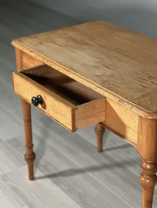 19TH CENTURY PINE SIDE TABLE - ADDITIONAL PHOTO 4
