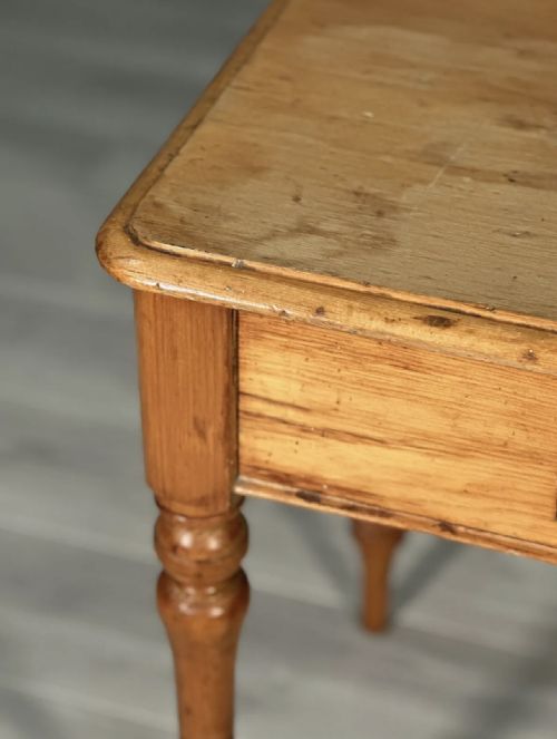 19TH CENTURY PINE SIDE TABLE - ADDITIONAL PHOTO 5