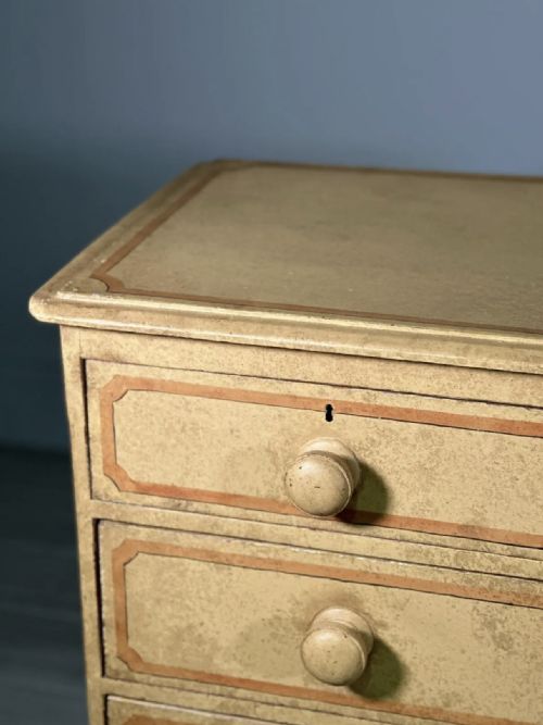 19TH CENTURY PINE CHEST OF DRAWERS IN ORIGINAL PAINT - ADDITIONAL PHOTO 3