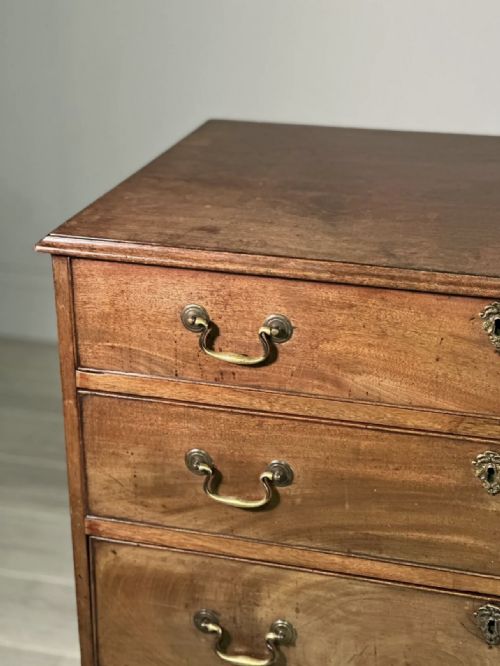18TH CENTURY GEORGIAN CHEST OF DRAWERS - ADDITIONAL PHOTO 3