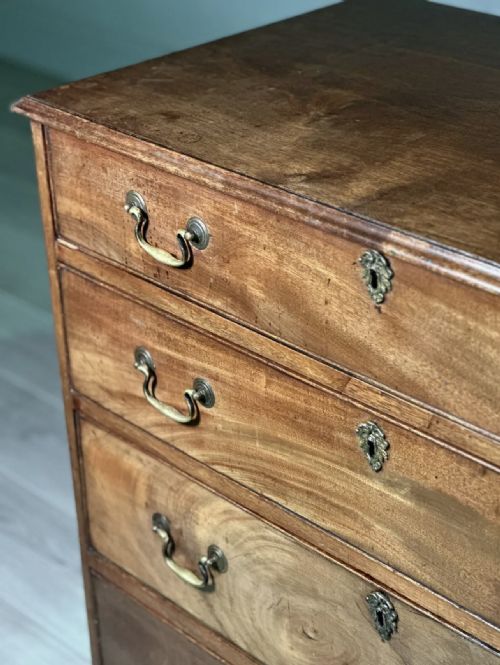 18TH CENTURY GEORGIAN CHEST OF DRAWERS - ADDITIONAL PHOTO 4