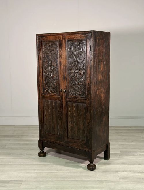 18th century carved oak cupboard - CATEGORY: ANTIQUE CUPBOARDS - DATED 17TH CENTURY