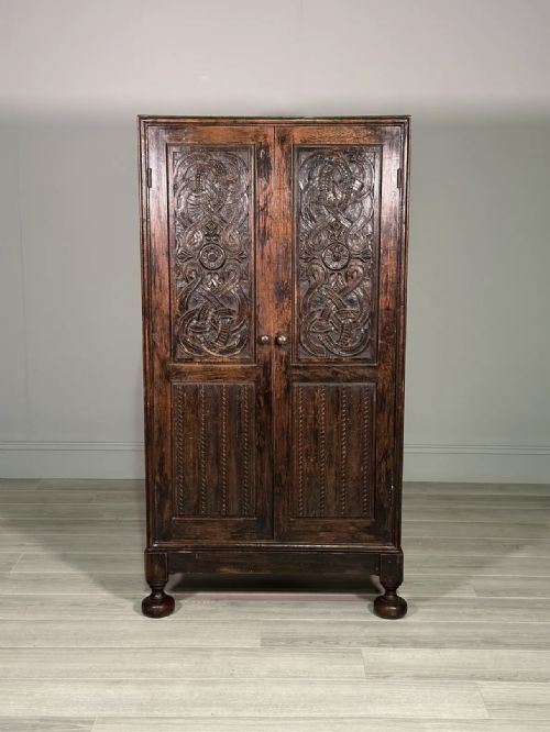 18TH CENTURY CARVED OAK CUPBOARD - ADDITIONAL PHOTO 1