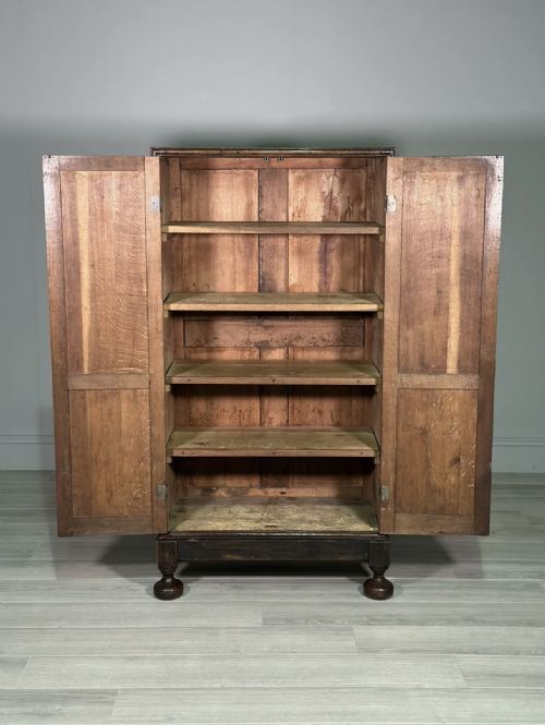 18TH CENTURY CARVED OAK CUPBOARD - ADDITIONAL PHOTO 2