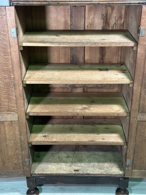 18TH CENTURY CARVED OAK CUPBOARD - ADDITIONAL PHOTO 3