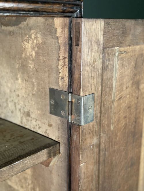 18TH CENTURY CARVED OAK CUPBOARD - ADDITIONAL PHOTO 5