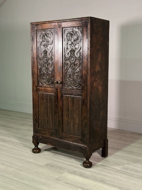 18TH CENTURY CARVED OAK CUPBOARD - ADDITIONAL PHOTO 6