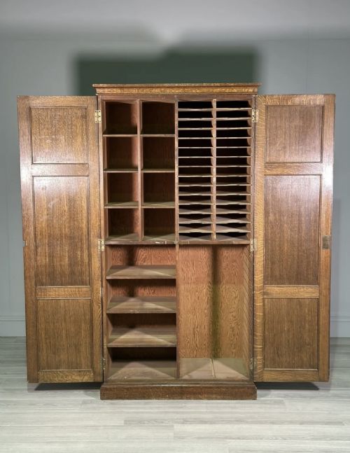 ANTIQUE OAK PIGEON HOLE CUPBOARD - ADDITIONAL PHOTO 3