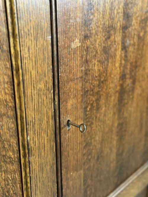 ANTIQUE OAK PIGEON HOLE CUPBOARD - ADDITIONAL PHOTO 8