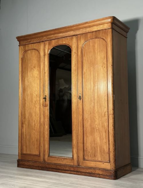 19th century fitted pine wardrobe - CATEGORY: ANTIQUE WARDROBES - DATED 19TH CENTURY