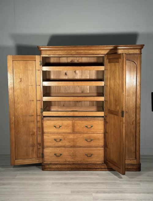 19TH CENTURY FITTED PINE WARDROBE - ADDITIONAL PHOTO 1