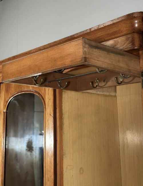 19TH CENTURY FITTED PINE WARDROBE - ADDITIONAL PHOTO 4