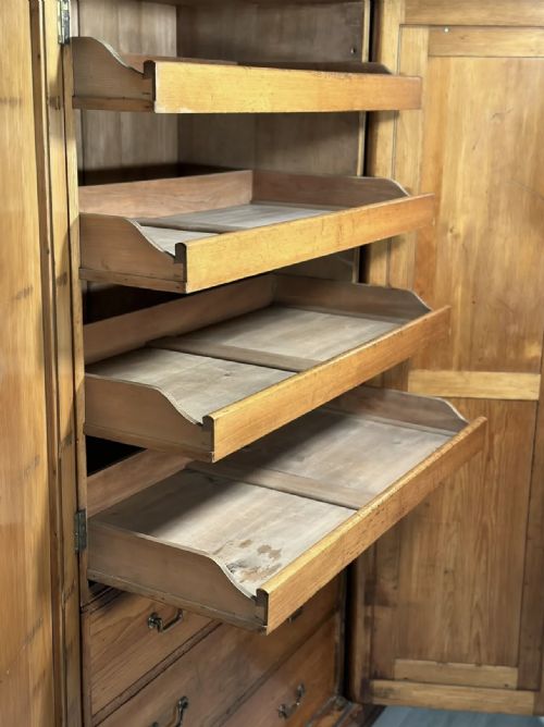 19TH CENTURY FITTED PINE WARDROBE - ADDITIONAL PHOTO 5