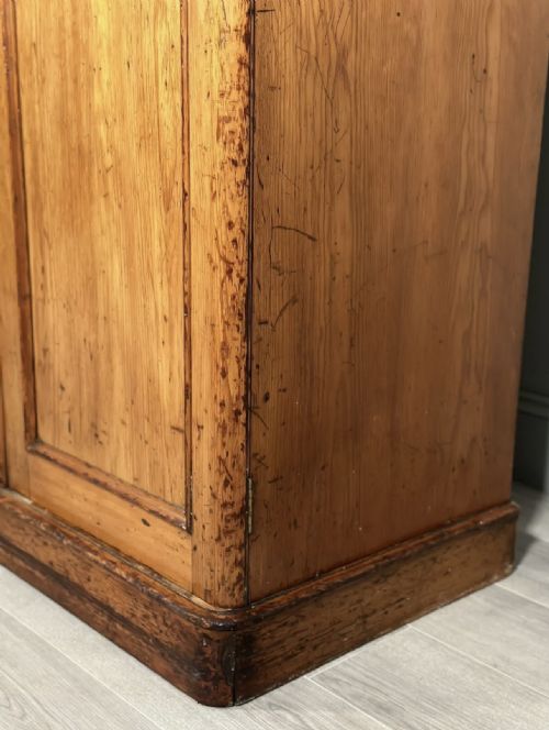 19TH CENTURY FITTED PINE WARDROBE - ADDITIONAL PHOTO 10