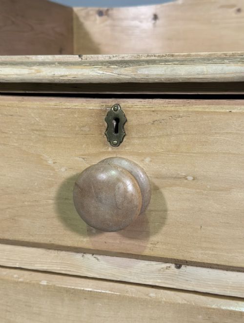 19TH CENTURY PINE CHEST OF DRAWERS - ADDITIONAL PHOTO 5
