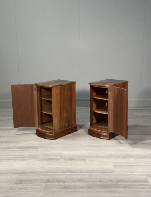 A PAIR OF ART DECO BURR WALNUT BEDSIDE CABINETS - ADDITIONAL PHOTO 1