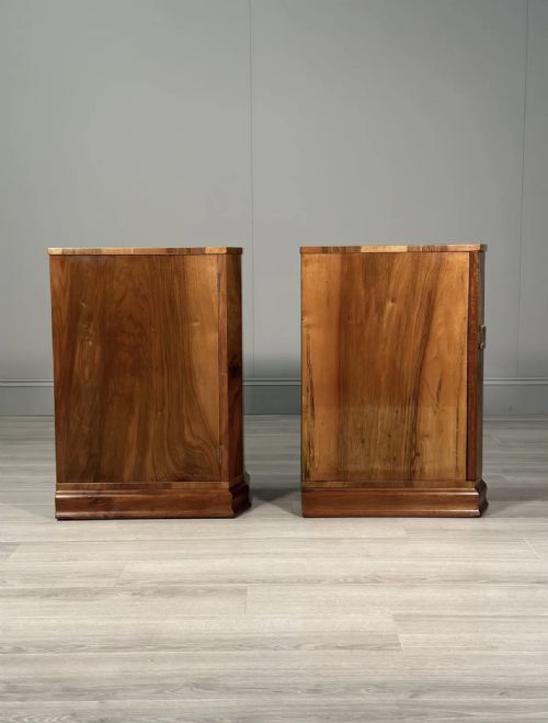 A PAIR OF ART DECO BURR WALNUT BEDSIDE CABINETS - ADDITIONAL PHOTO 3