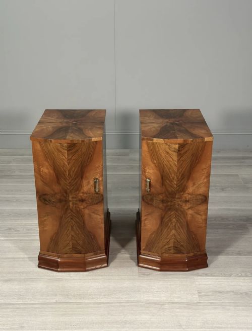 A PAIR OF ART DECO BURR WALNUT BEDSIDE CABINETS - ADDITIONAL PHOTO 5