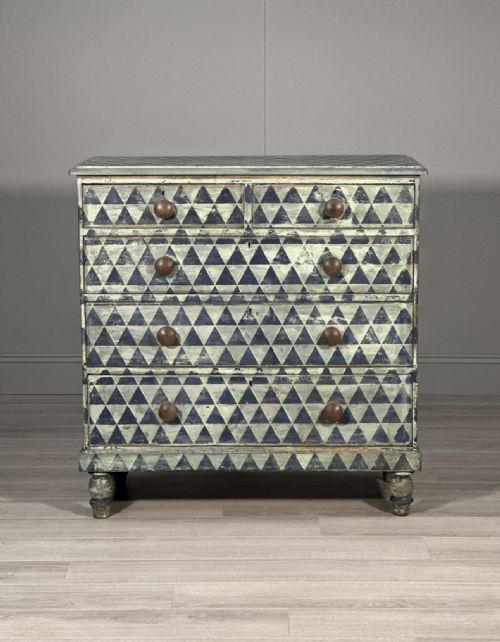 19TH CENTURY GEOMETRIC PAINTED CHEST OF DRAWERS - ADDITIONAL PHOTO 2