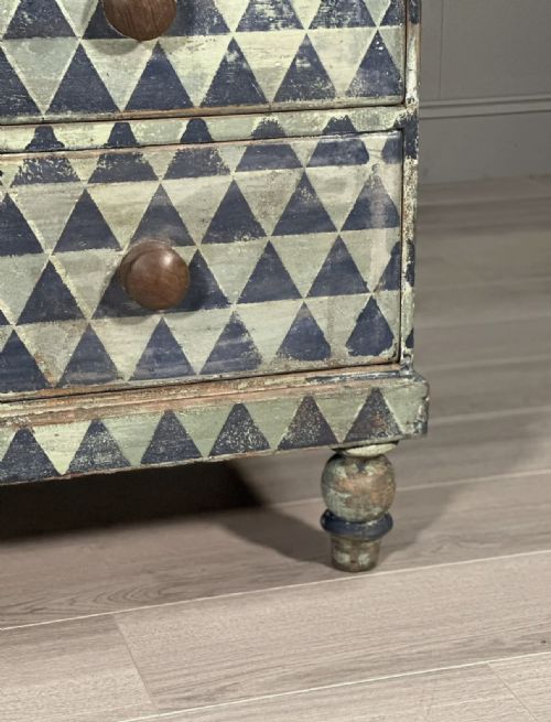 19TH CENTURY GEOMETRIC PAINTED CHEST OF DRAWERS - ADDITIONAL PHOTO 7
