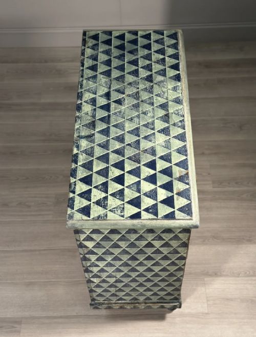 19TH CENTURY GEOMETRIC PAINTED CHEST OF DRAWERS - ADDITIONAL PHOTO 10