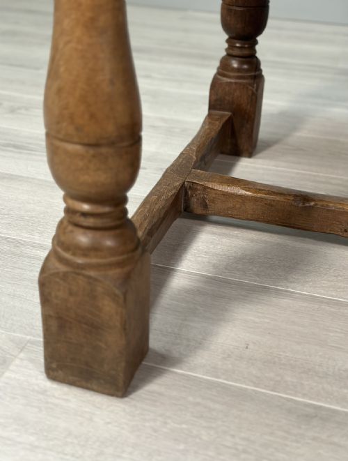 19TH CENTURY OAK DINING TABLE - ADDITIONAL PHOTO 9