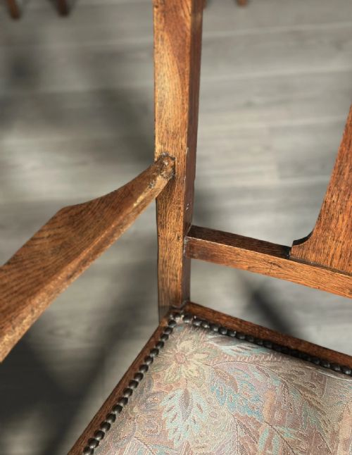 A SET OF SIX PURE ARTS AND CRAFTS OAK DINING CHAIRS - ADDITIONAL PHOTO 3