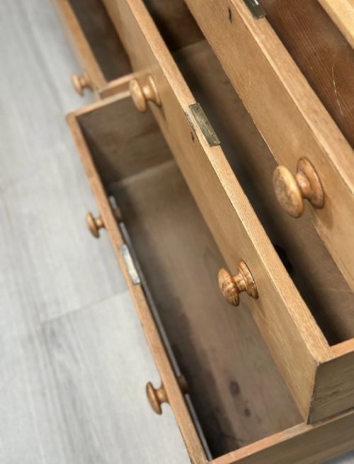 19TH CENTURY OAK BANK OF DRAWERS - ADDITIONAL PHOTO 4