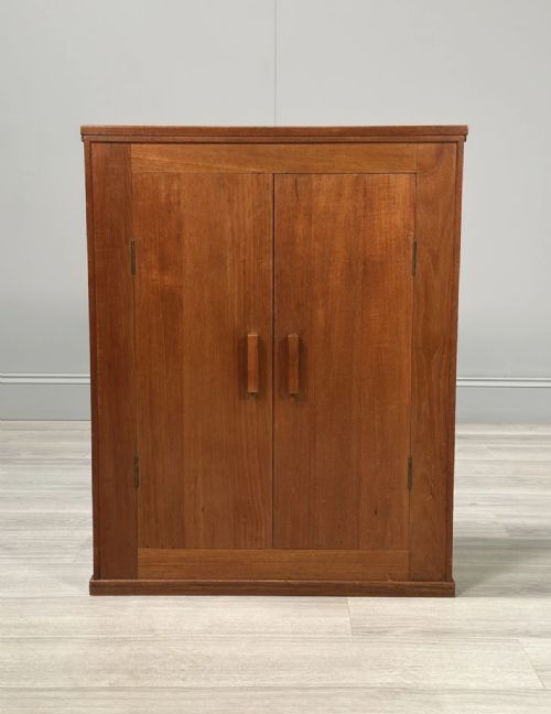 SMALL COTSWOLD OAK CUPBOARD C1930 - ADDITIONAL PHOTO 1