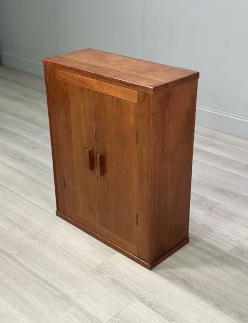SMALL COTSWOLD OAK CUPBOARD C1930 - ADDITIONAL PHOTO 3