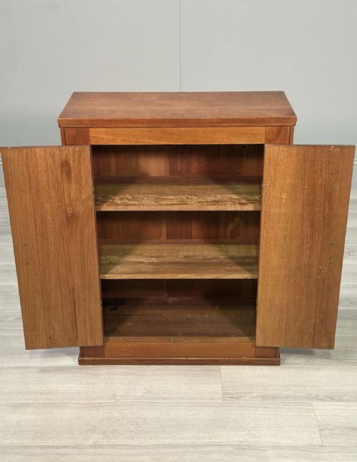 SMALL COTSWOLD OAK CUPBOARD C1930 - ADDITIONAL PHOTO 5
