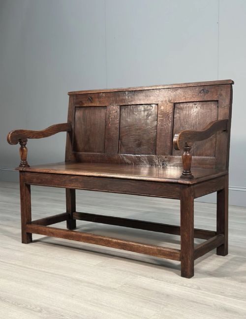 antique georgian oak settle - CATEGORY: ANTIQUE FURNITURE - DATED 19TH CENTURY