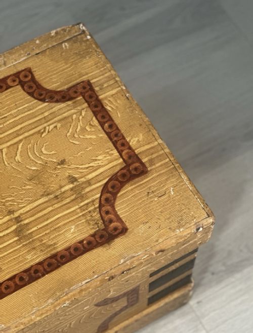 VICTORIAN PINE CHEST IN ORIGINAL PAINT - ADDITIONAL PHOTO 4
