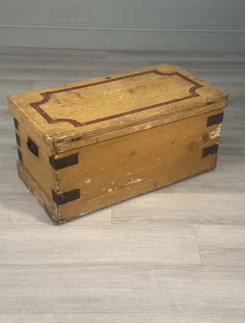 VICTORIAN PINE CHEST IN ORIGINAL PAINT - ADDITIONAL PHOTO 9