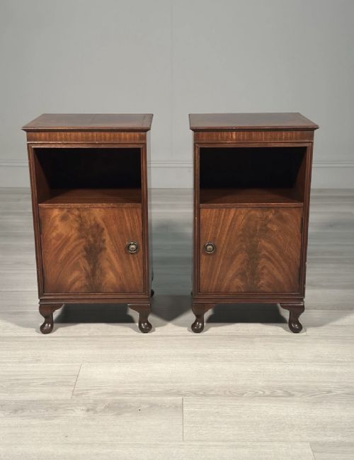 A PAIR OF MAHOGANY BEDSIDE CABINETS C1920 - ADDITIONAL PHOTO 1