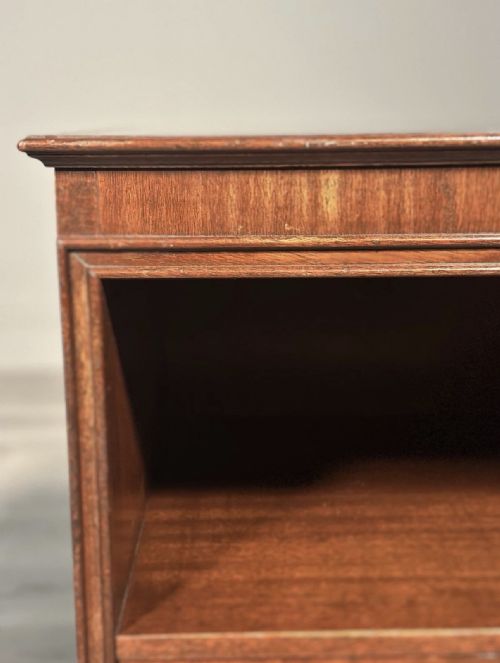 A PAIR OF MAHOGANY BEDSIDE CABINETS C1920 - ADDITIONAL PHOTO 9