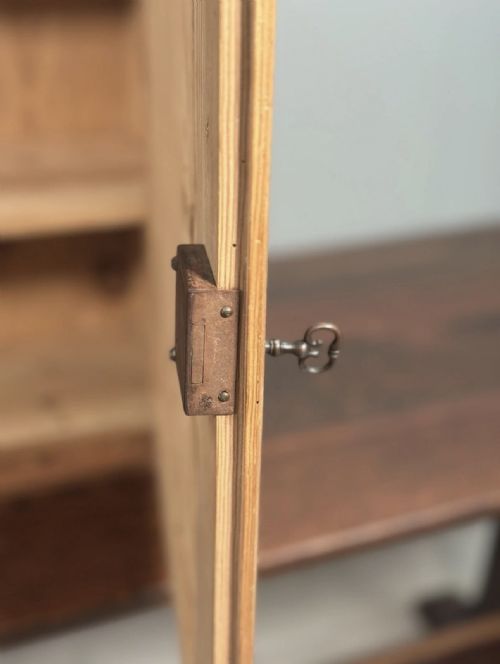 SMALL ANTIQUE PINE CABINET - ADDITIONAL PHOTO 4